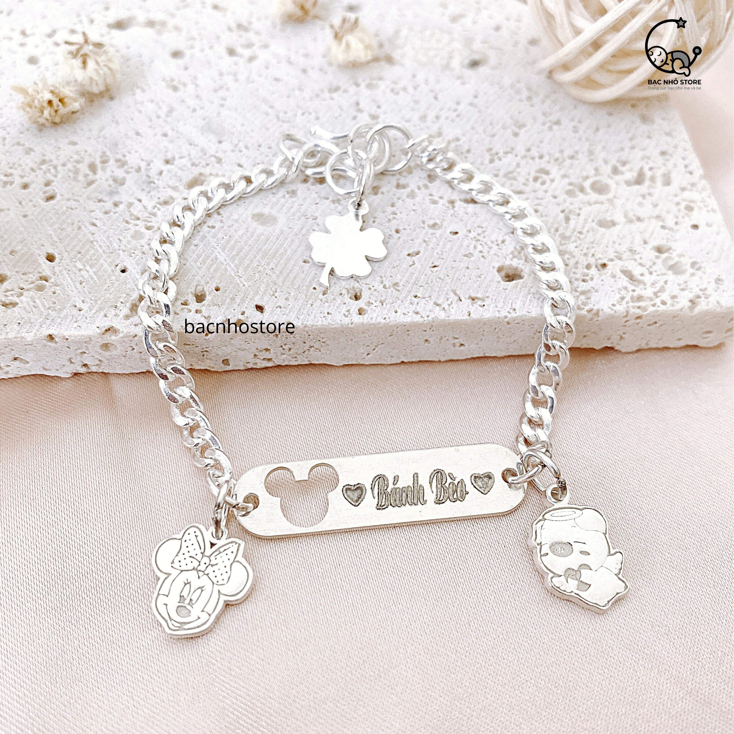 lac-don-khac-chu-charm-heo-minnie