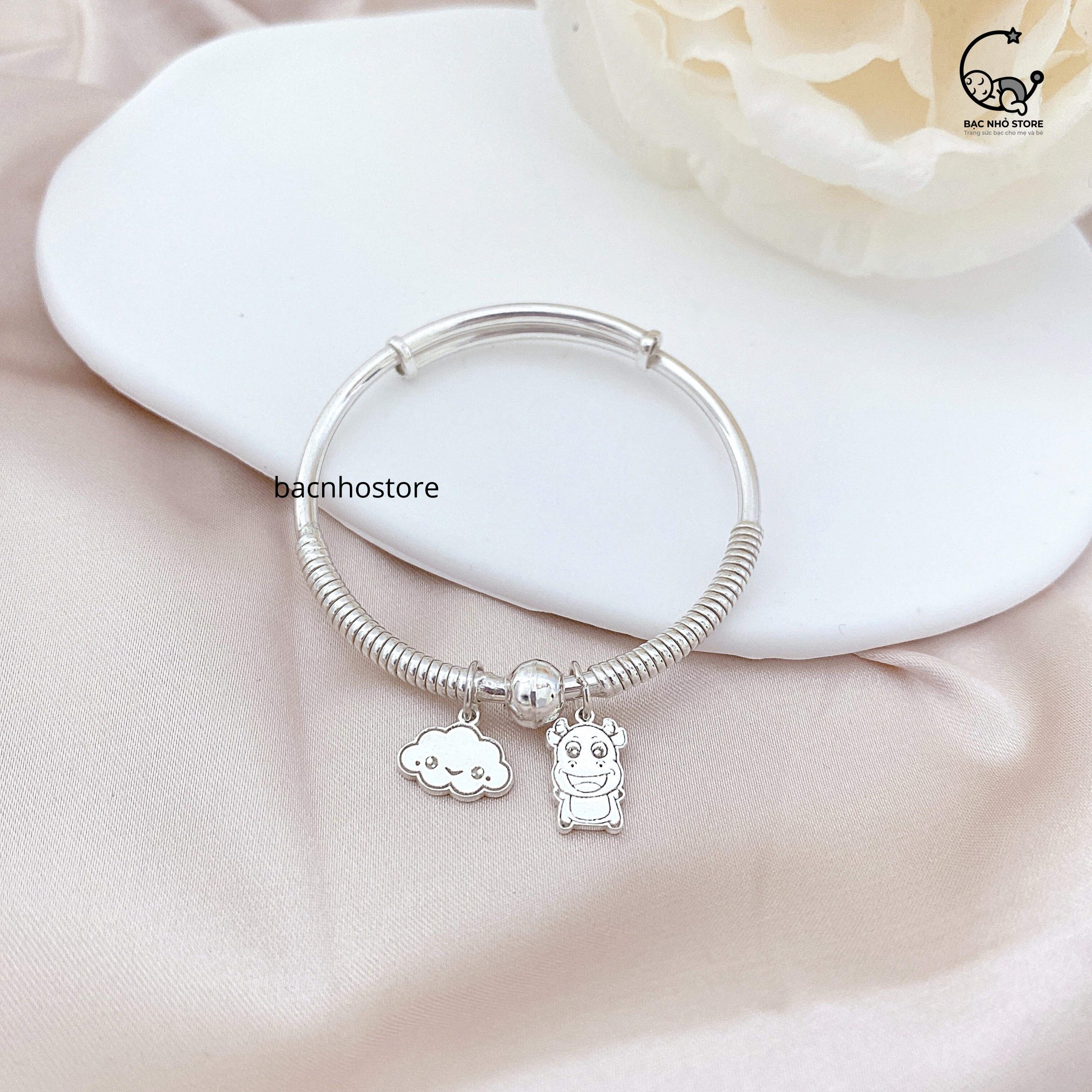 vong-D-bi-giua-charm-trau-may