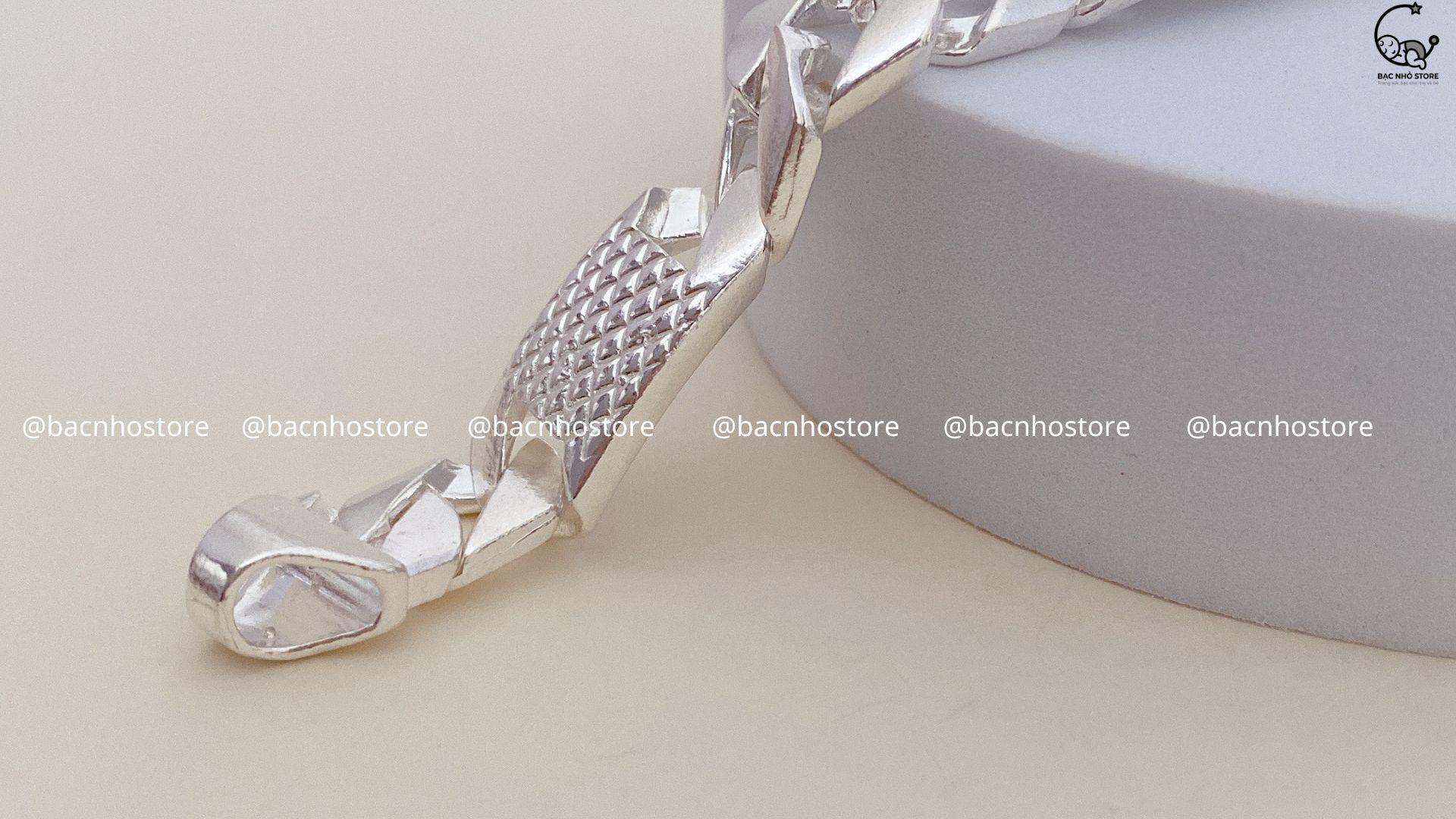 Read more about the article Xưởng gia công bạc Hà Nội – Chế tác trang sức vàng bạc theo yêu cầu – Bạc Nhỏ Store