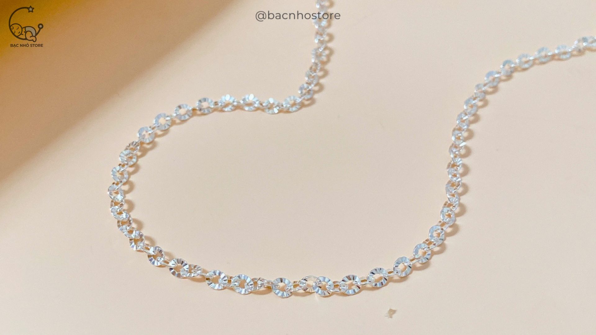 Read more about the article Top 5 mẫu dây chuyền bạc cho bé được yêu thích tại Bạc Nhỏ Store