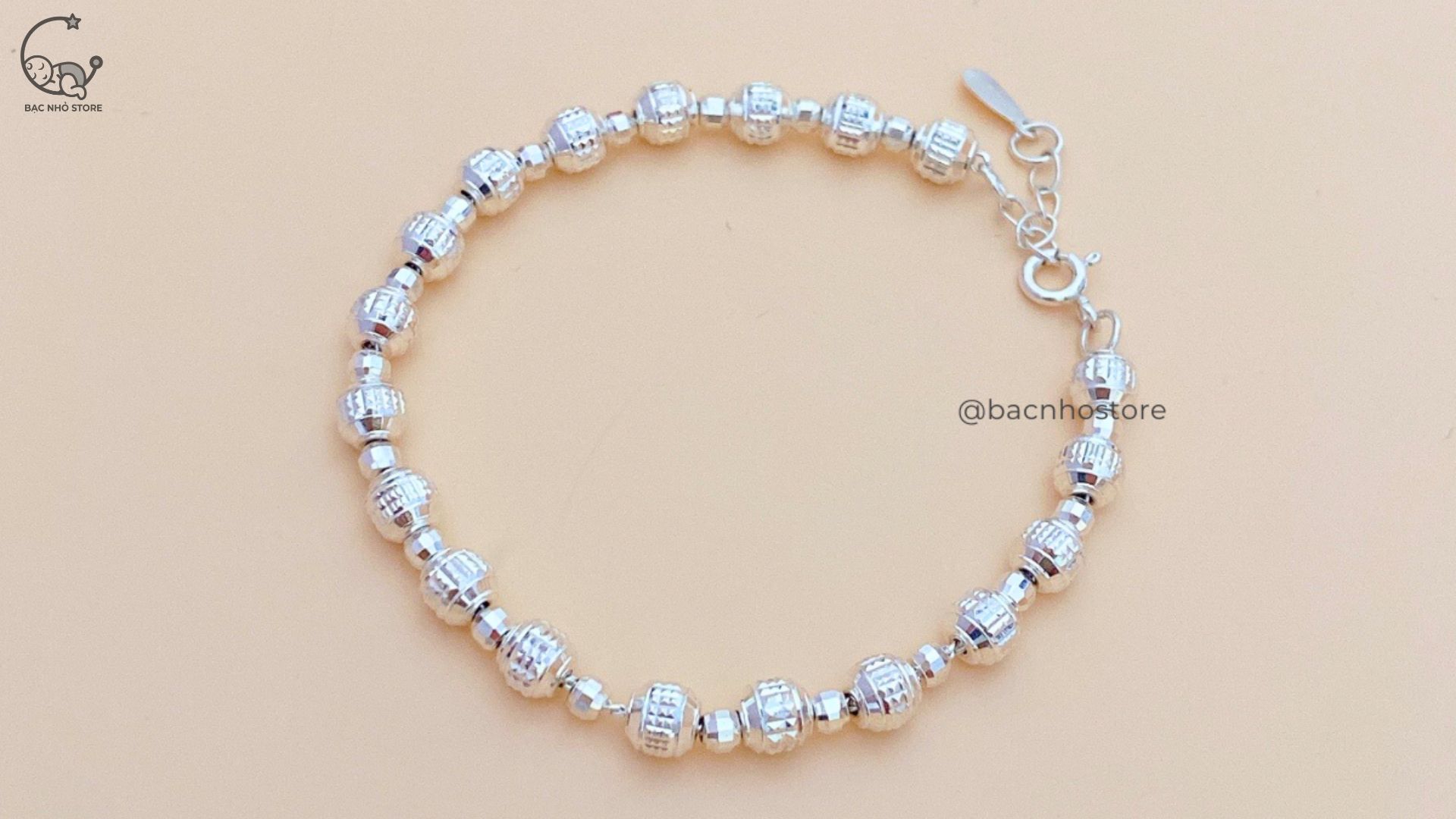 Read more about the article Trang sức cho bé – Món quà ý nghĩa dành tặng con yêu