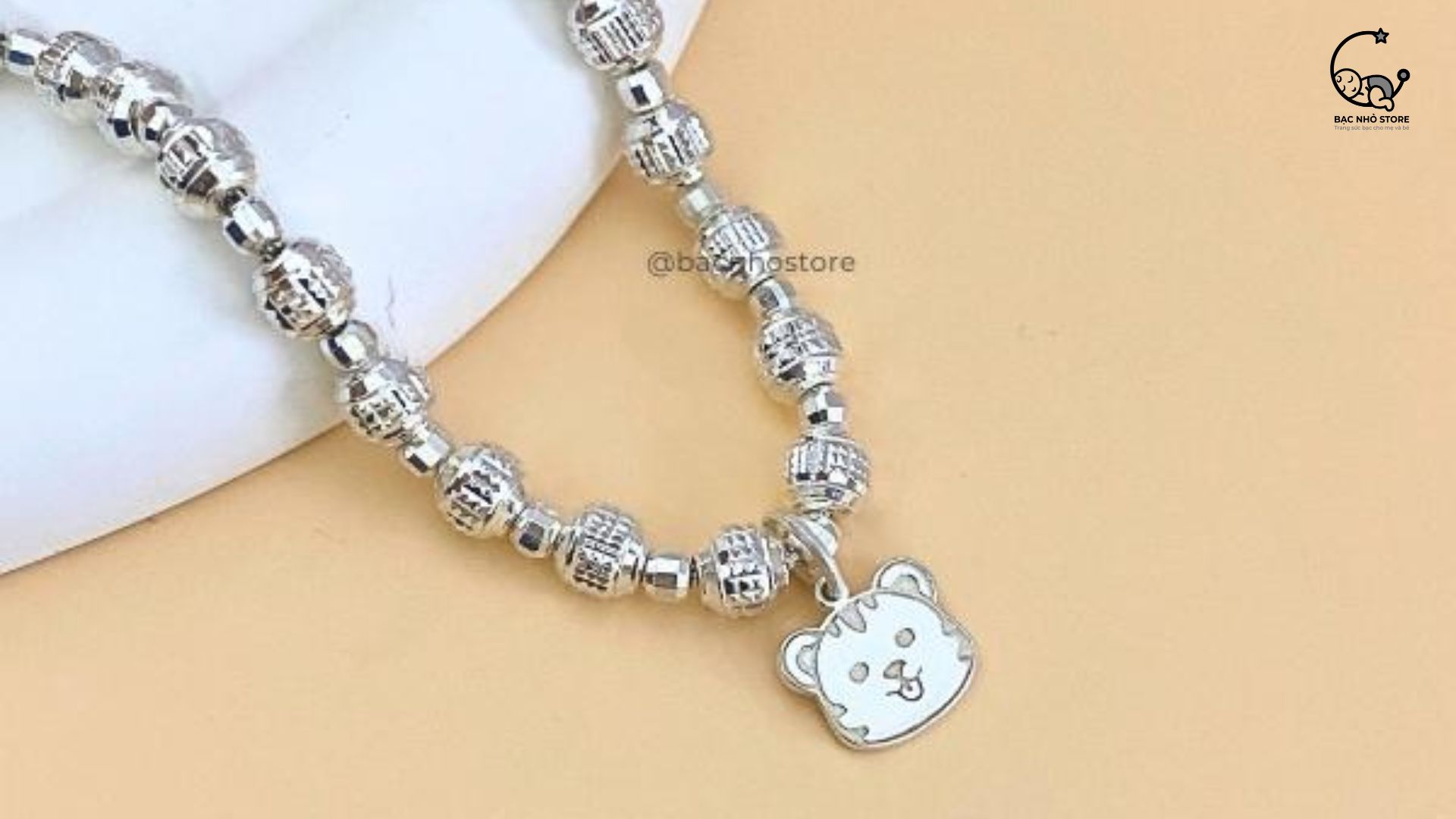 Read more about the article Gợi ý 6 vòng bạc cho bé trai sơ sinh cực hot hè 2023