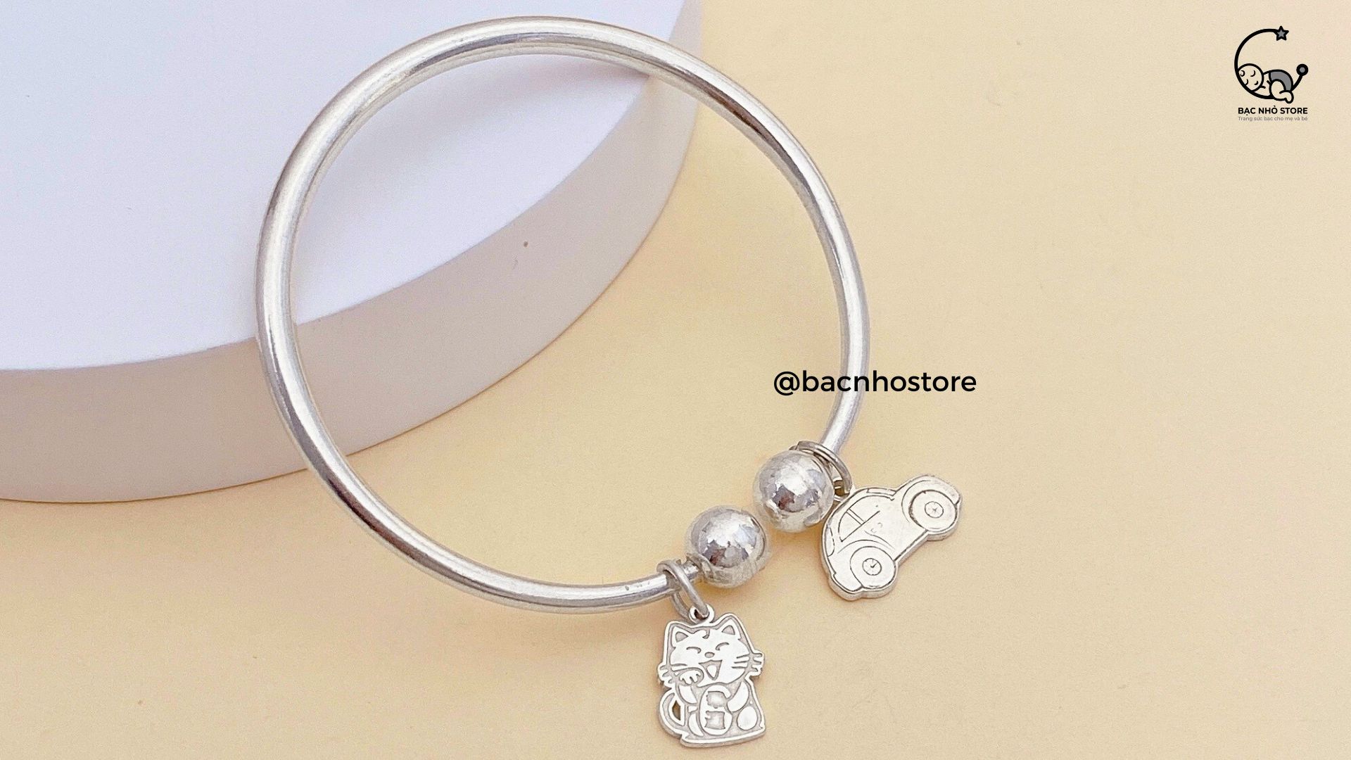 Read more about the article Phố Hàng Bạc Hà Nội – địa chỉ mua bạc ba mẹ nên tham khảo