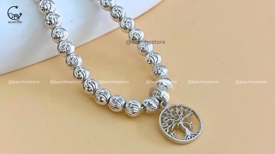 Read more about the article Top 5 mẫu vòng bạc trẻ em mix charm tinh tế