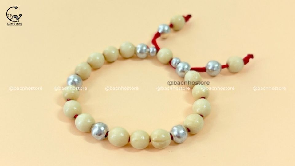 Read more about the article Vòng bạc dâu tằm cho bé – Quà tặng ý nghĩa nhân tháng cô hồn