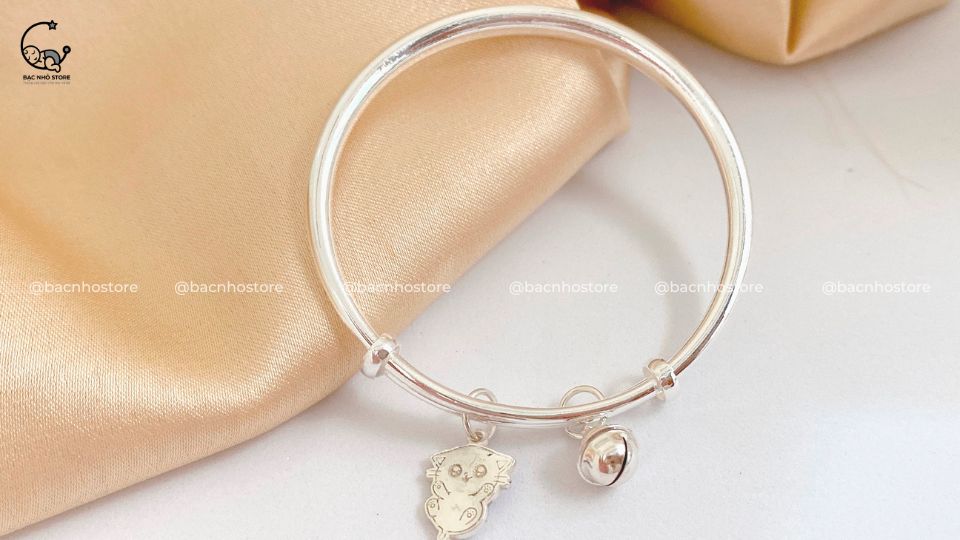 Read more about the article Top 5 mẫu lắc bạc cho bé gái mùa tựu trường