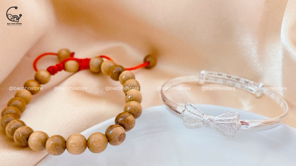 Read more about the article 4 set quà tặng đầy tháng bé gái, bé trai ý nghĩa