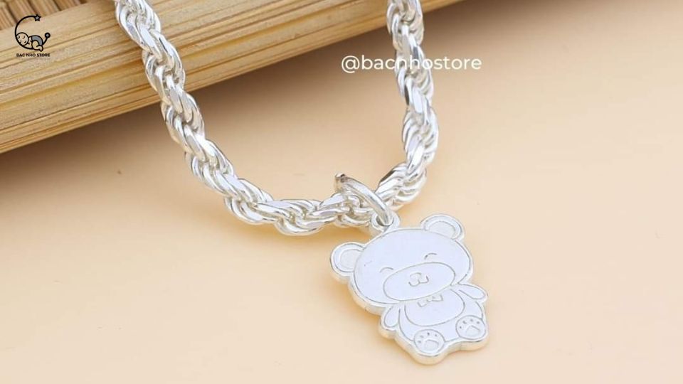 Read more about the article 6 mẫu trang sức bạc trẻ em ấn tượng đi chơi Halloween