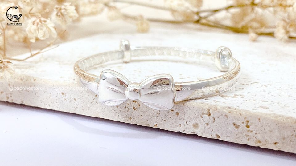 Read more about the article Lắc bạc cho bé 1 tuổi bán chạy T11/2023