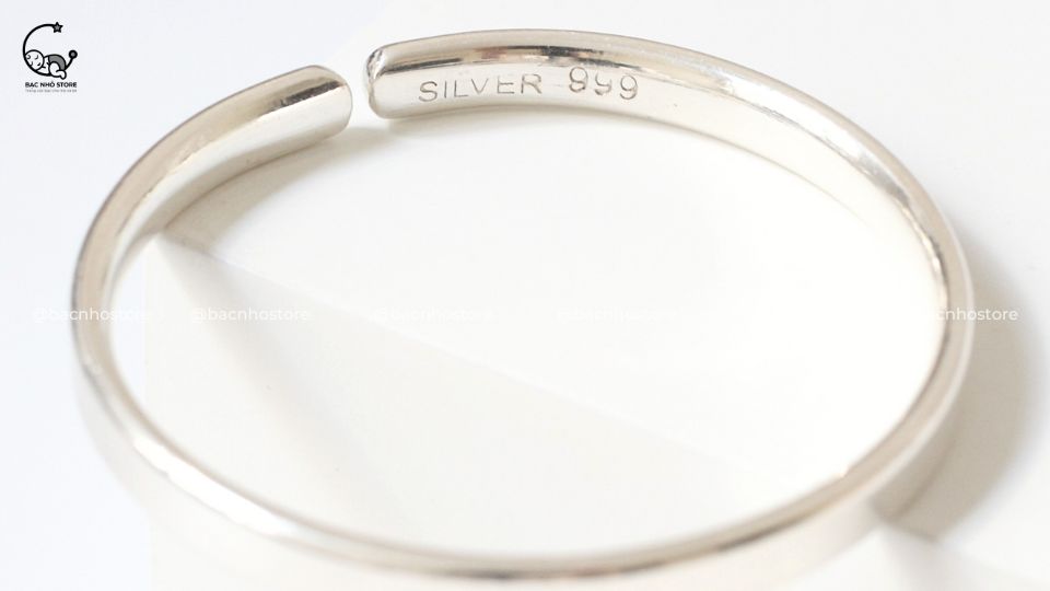 Read more about the article Mua bạc 999 ở đâu? Địa chỉ bán bạc 999 uy tín ở Hà Nội