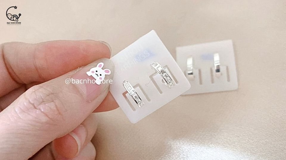 Read more about the article Top 5 mẫu bông tai trẻ em siêu hot làm quà Giáng sinh cho bé