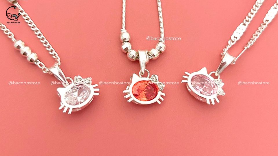 Read more about the article Tổng hợp các mẫu dây chuyền bạc trẻ em bán chạy cuối năm 2023